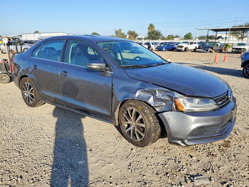 Photo 4 from auction – 2017 VOLKSWAGEN JETTA with VIN 3VWDB7AJ5HM367171