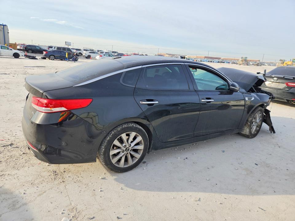 Foto 3 de la subasta – 2017 KIA OPTIMA con VIN 5XXGU4L39HG158282