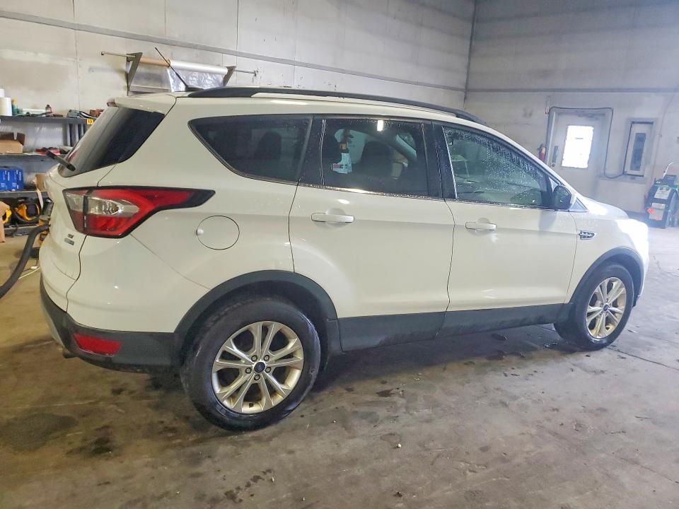 Foto 3 de la subasta – 2017 FORD ESCAPE con VIN 1FMCU9G95HUB68808
