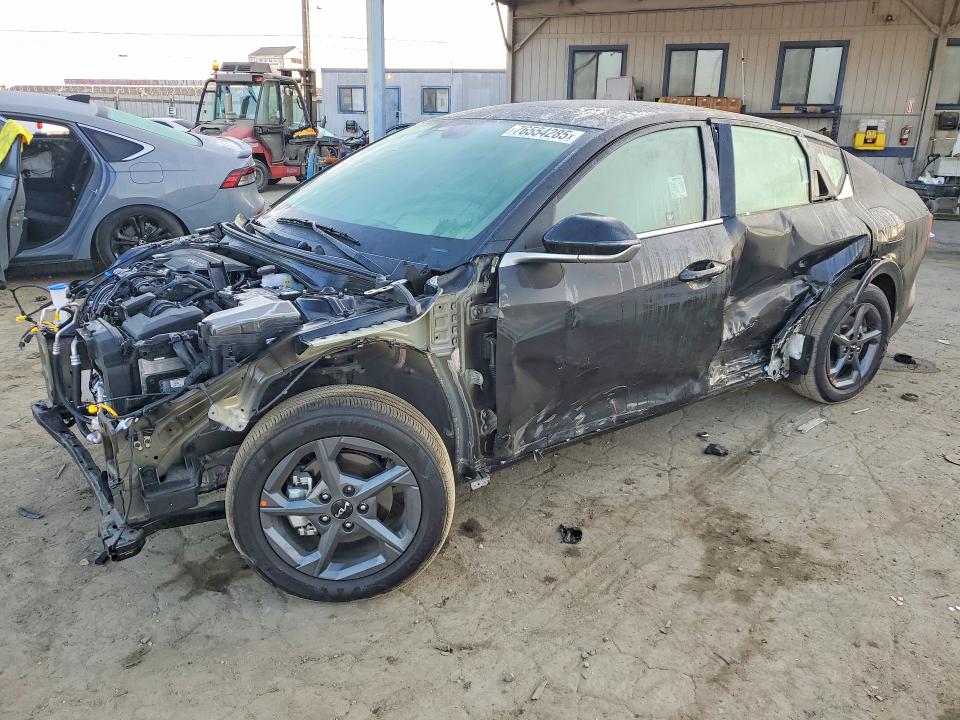 KIA K4 2025 with VIN 3KPFW4DE8SE252384 - Photo from auction
