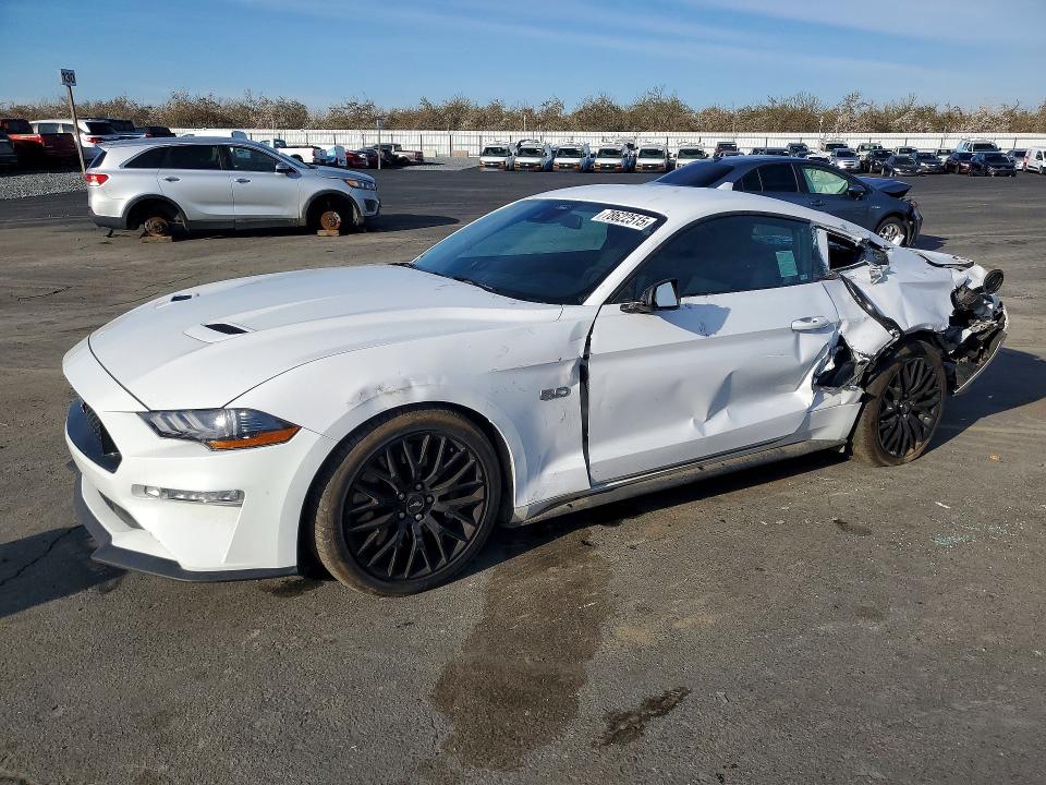 FORD MUSTANG 2022 with VIN 1FA6P8CF0N5121261 - Photo from auction