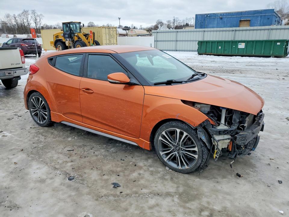 Foto 4 de la subasta – 2016 HYUNDAI VELOSTER T con VIN KMHTC6AE2GU297885