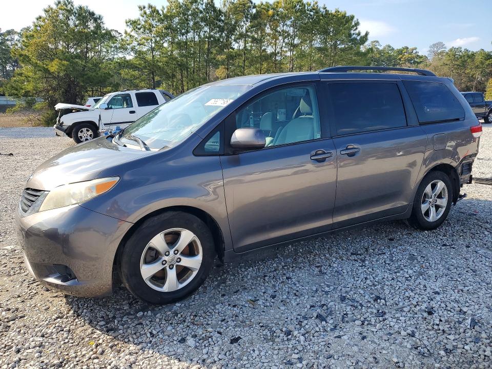 TOYOTA SIENNA LE 2013 with VIN 5TDKK3DC5DS382778 - Photo from auction