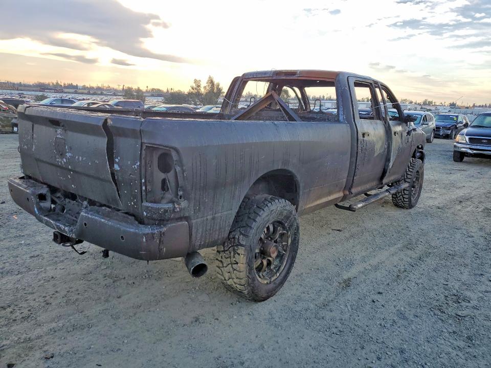 Photo 3 from auction – 2017 RAM 2500 with VIN 3C6UR5HL4HG615586