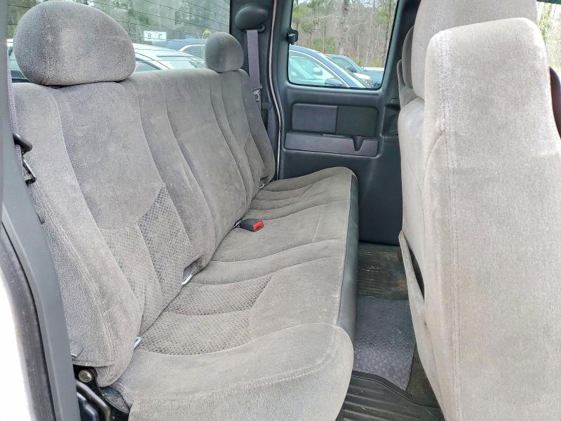 Photo 11 from auction – 2005 CHEVROLET SILVERADO with VIN 1GCEK19B35E220558
