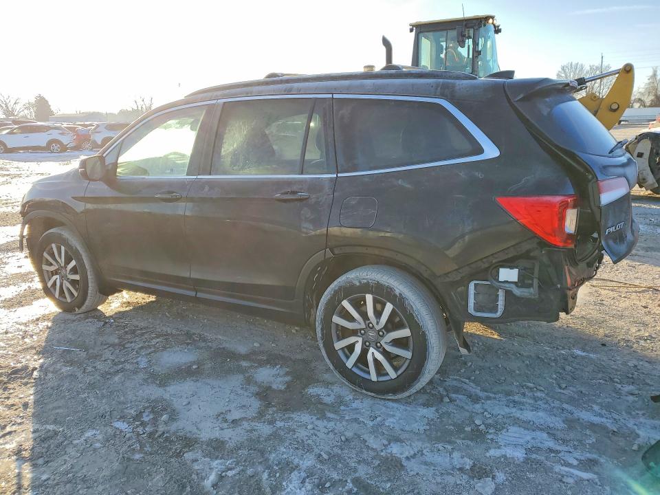 Photo 2 from auction – 2021 HONDA PILOT EX with VIN 5FNYF6H35MB008301