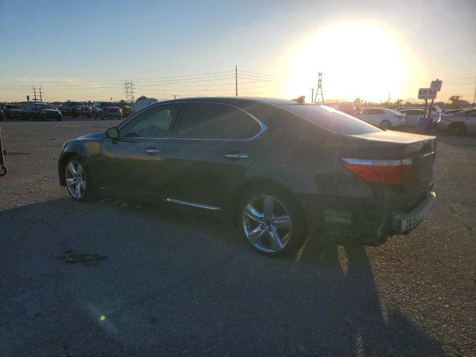 Photo 2 from auction – 2007 LEXUS LS 460L with VIN JTHGL46F675006387