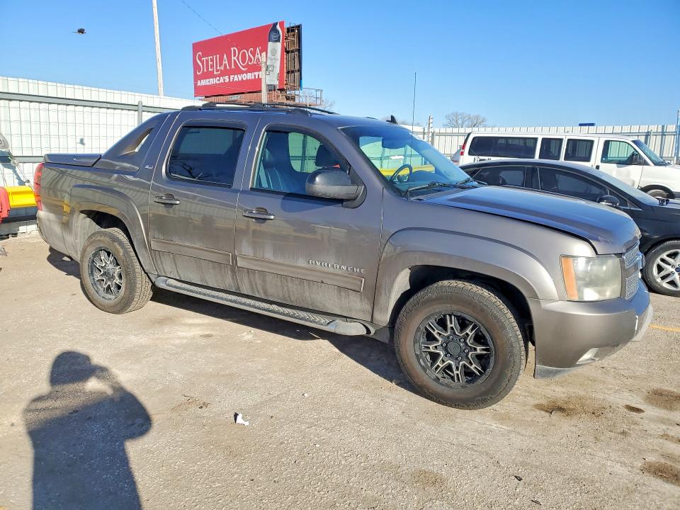 Photo 4 from auction – 2011 CHEVROLET AVALANCHE with VIN 3GNTKFE38BG255854
