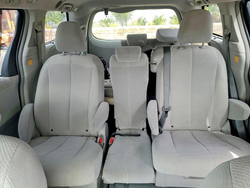 Foto 10 de la subasta – 2012 TOYOTA SIENNA con VIN 5TDKK3DCXCS272985