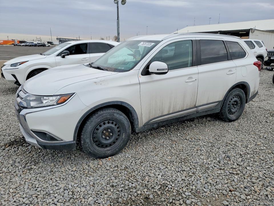 MITSUBISHI OUTLANDER 2017 with VIN JA4AD3A38HZ038550 - Photo from auction