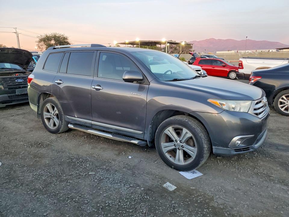 Photo 4 from auction – 2011 TOYOTA HIGHLANDER with VIN 5TDYK3EH7BS041562