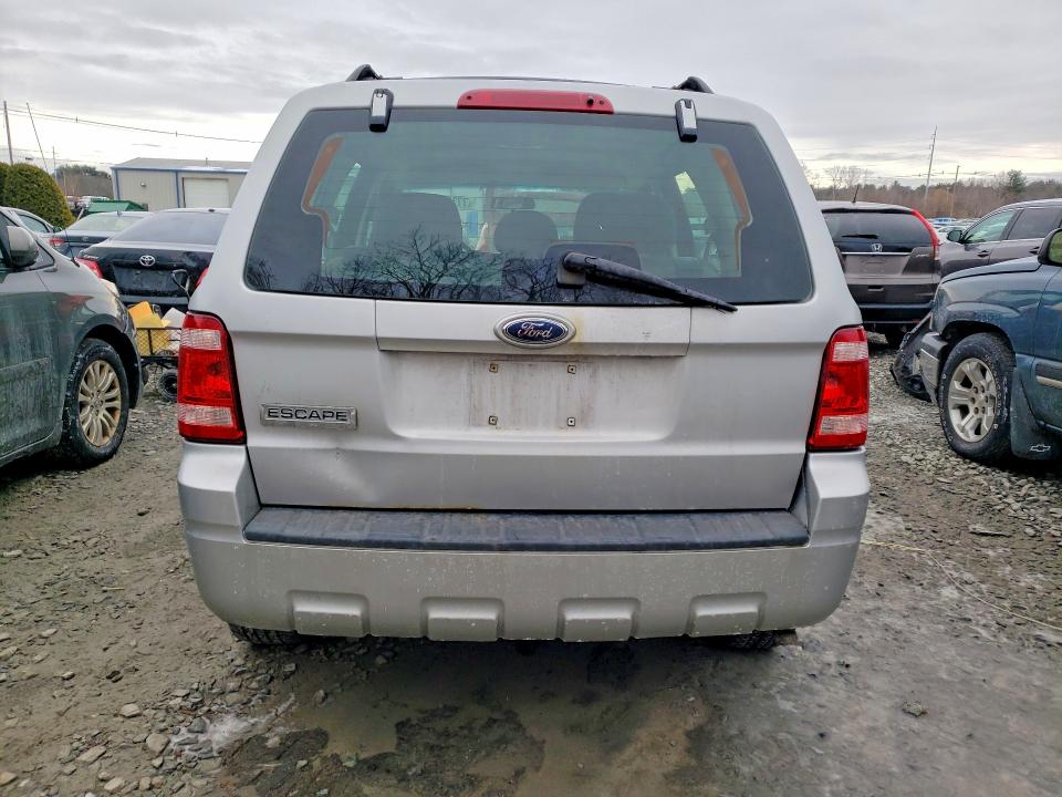 Photo 6 from auction – 2009 FORD ESCAPE with VIN 1FMCU02749KB39282