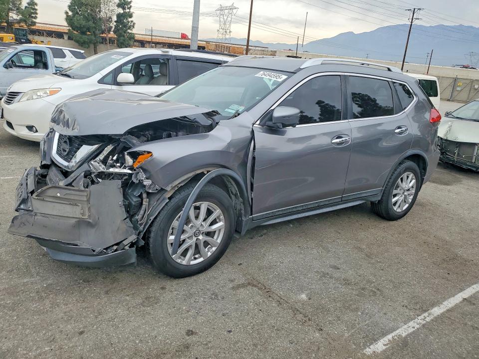 Zdjęcie 1 z aukcji – 2017 NISSAN ROGUE S z VIN KNMAT2MT0HP554797