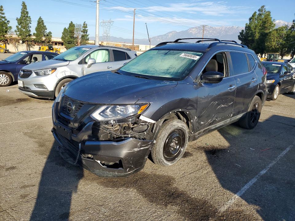 NISSAN ROGUE 2018 with VIN 5N1AT2MT0JC732300 - Photo from auction