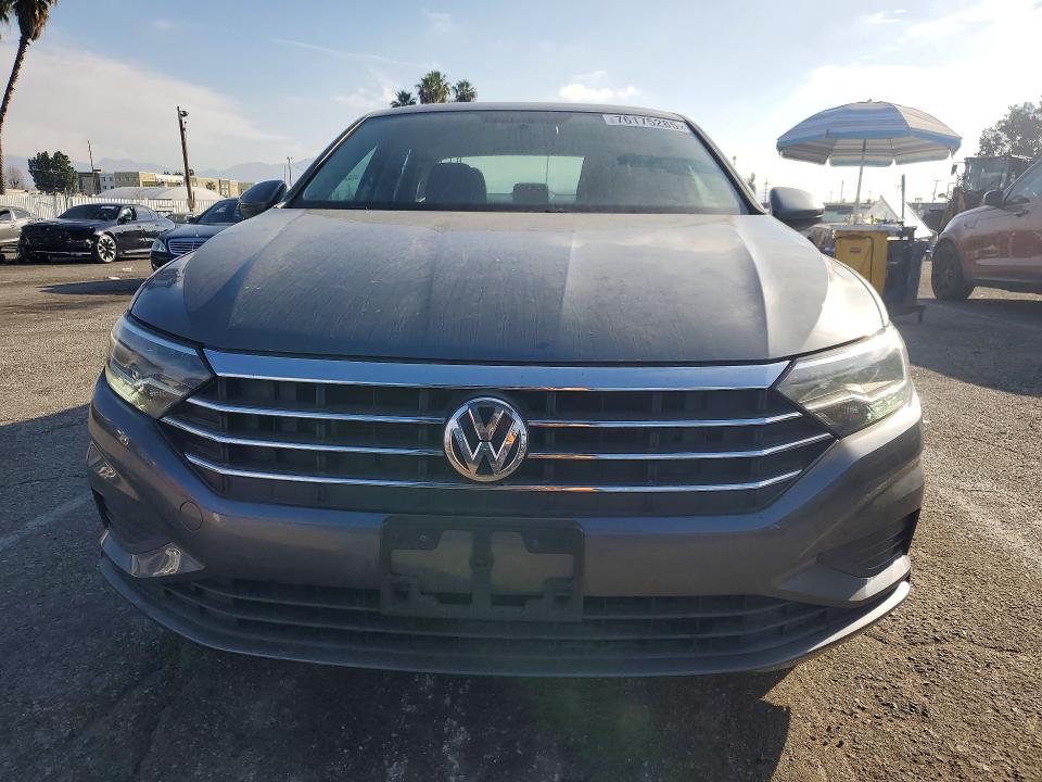 Photo 5 from auction – 2019 VOLKSWAGEN JETTA with VIN 3VWC57BU8KM107222