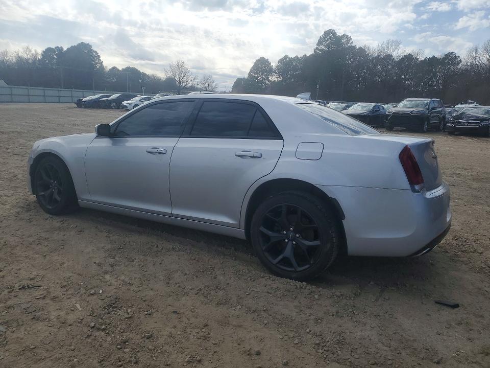 Photo 2 from auction – 2021 CHRYSLER 300 with VIN 2C3CCABG2MH520095