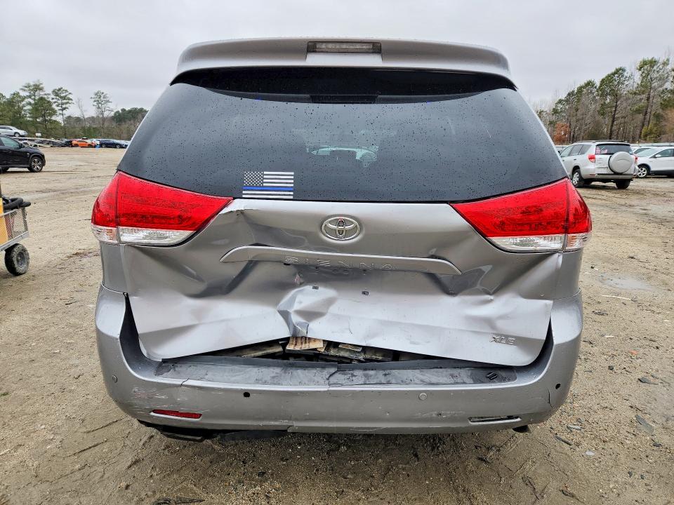 Photo 6 from auction – 2011 TOYOTA SIENNA with VIN 5TDYK3DC5BS024068
