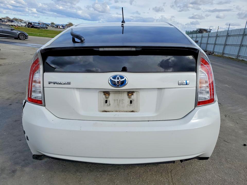 Photo 6 from auction – 2014 TOYOTA PRIUS with VIN JTDKN3DU9E1759319