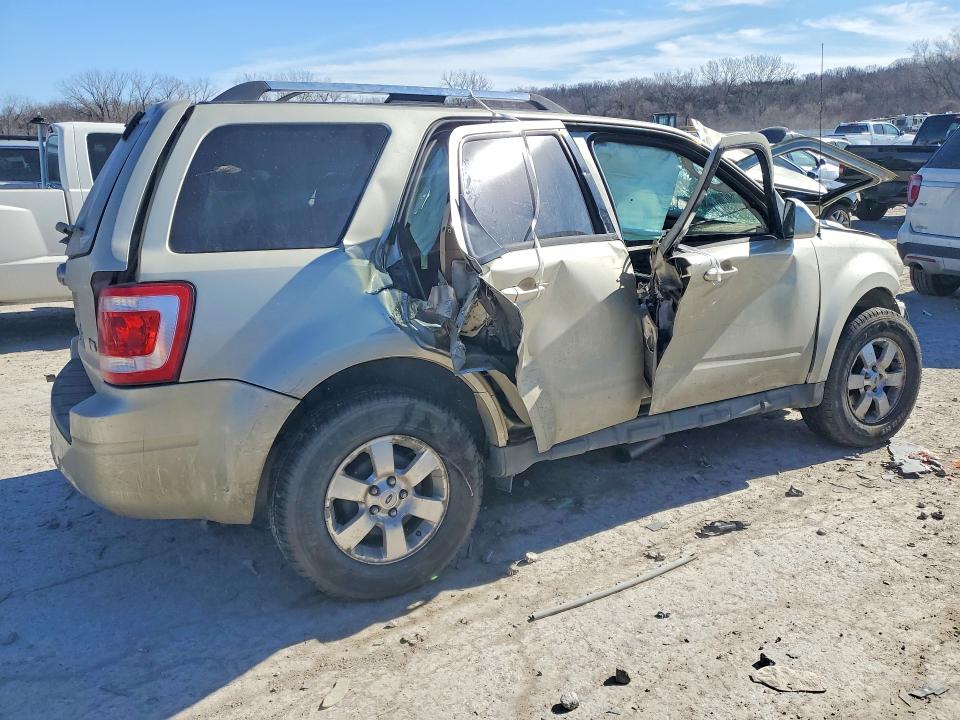 Photo 3 from auction – 2011 FORD ESCAPE LIM with VIN 1FMCU9EG1BKC43072
