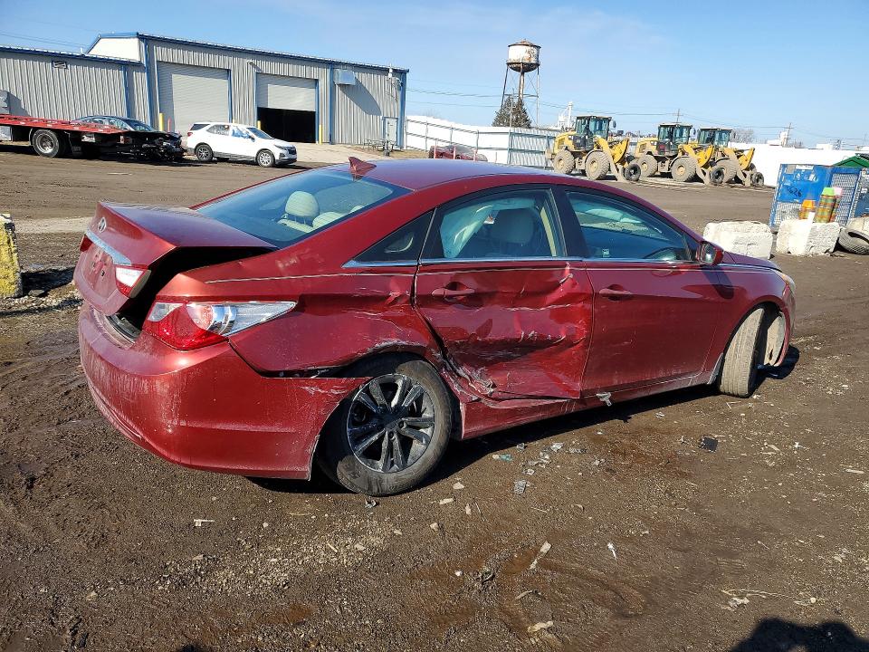Photo 3 from auction – 2011 HYUNDAI SONATA with VIN 5NPEB4AC6BH259081