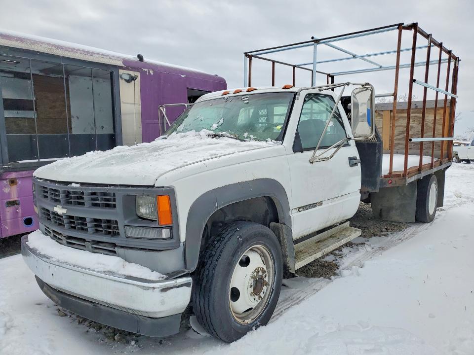 CHEVROLET GMT-400 2000 with VIN 1GBKC34F2YF422140 - Photo from auction