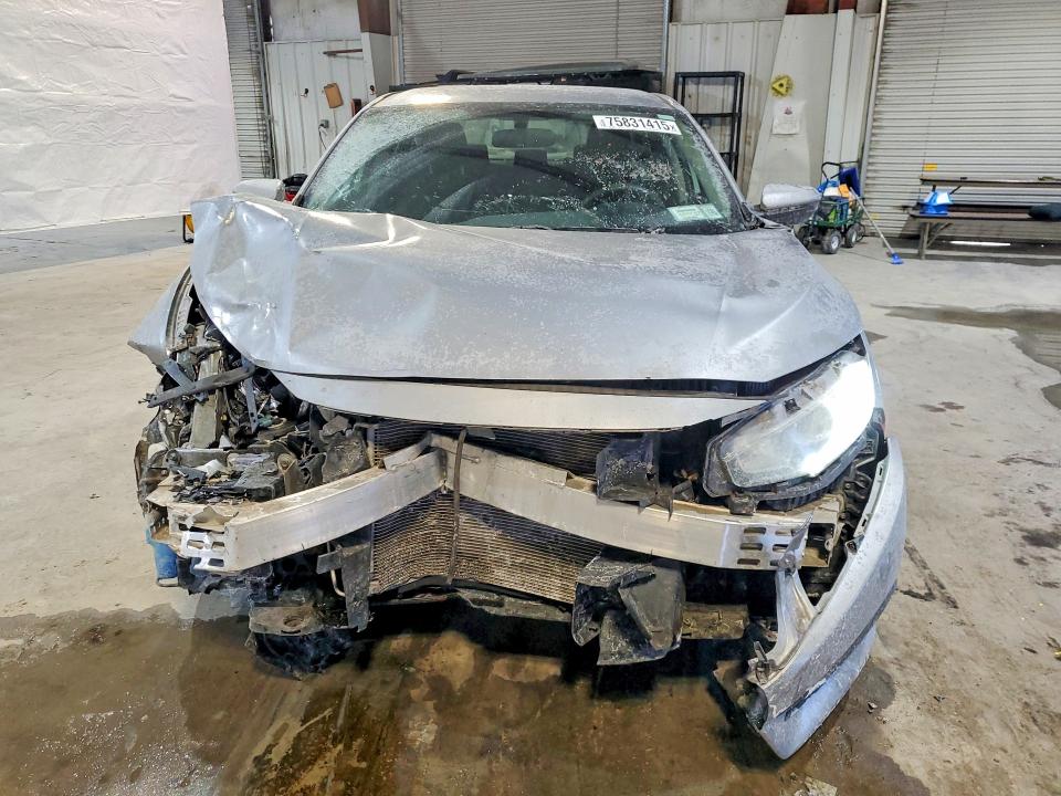 Photo 5 from auction – 2017 HONDA CIVIC LX with VIN 19XFC2F56HE229317