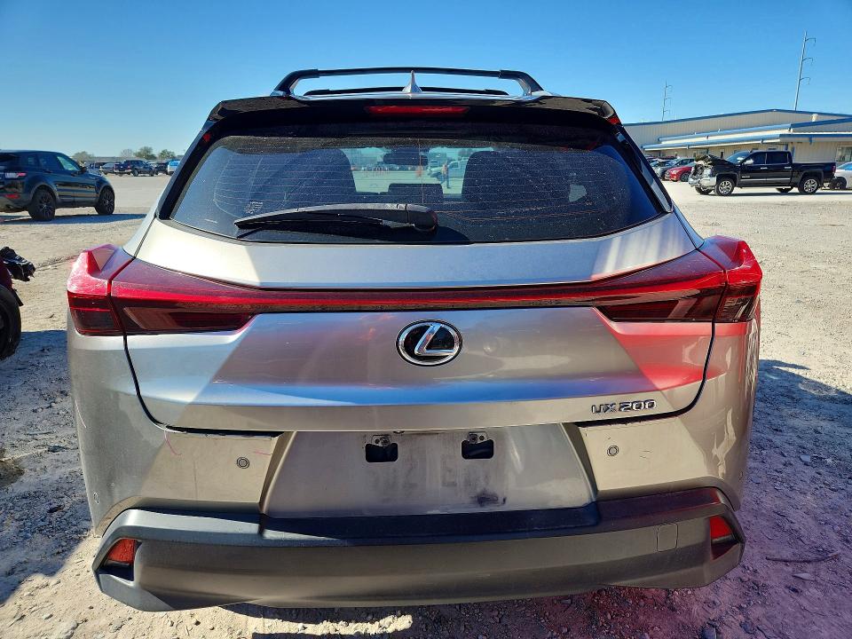 Photo 6 from auction – 2021 LEXUS UX with VIN JTHX3JBH3M2037065