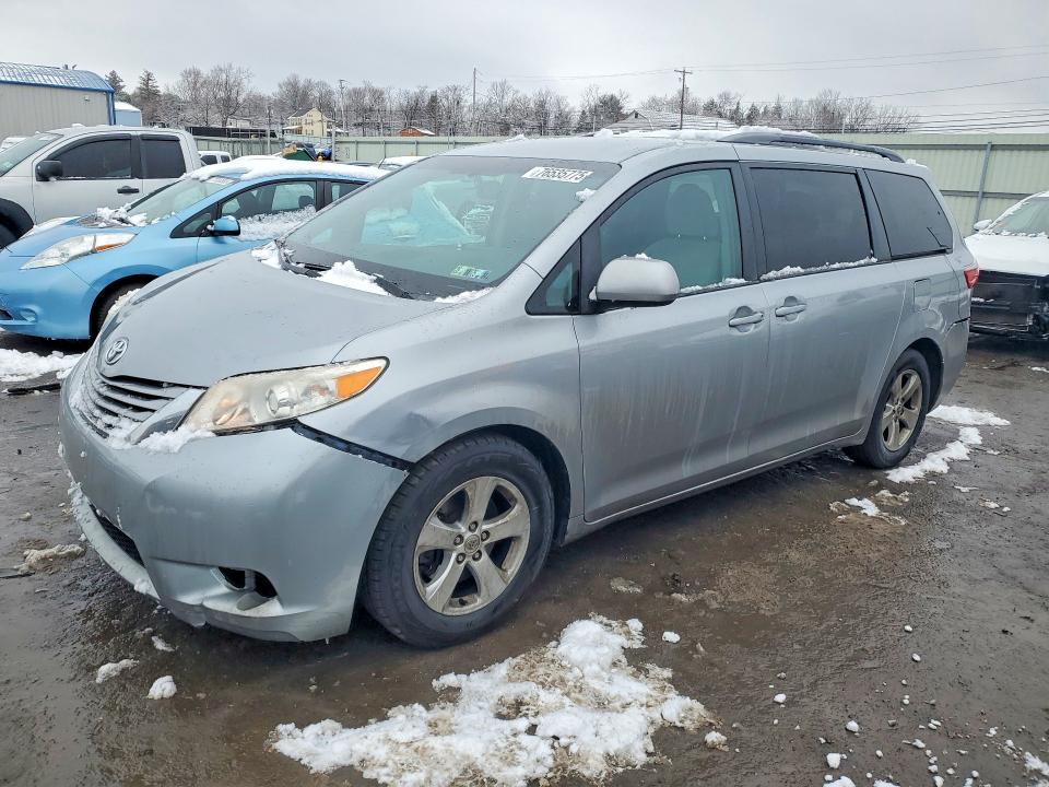 TOYOTA SIENNA LE 2015 with VIN 5TDKK3DC1FS639731 - Photo from auction