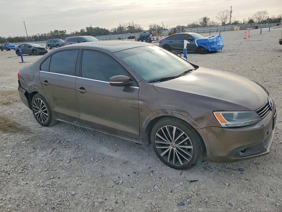 Photo 4 from auction – 2011 VOLKSWAGEN JETTA TDI with VIN 3VWLL7AJ0BM081809