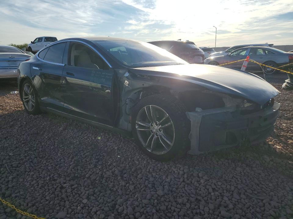Photo 4 from auction – 2013 TESLA MODEL S with VIN 5YJSA1CP1DFP03361