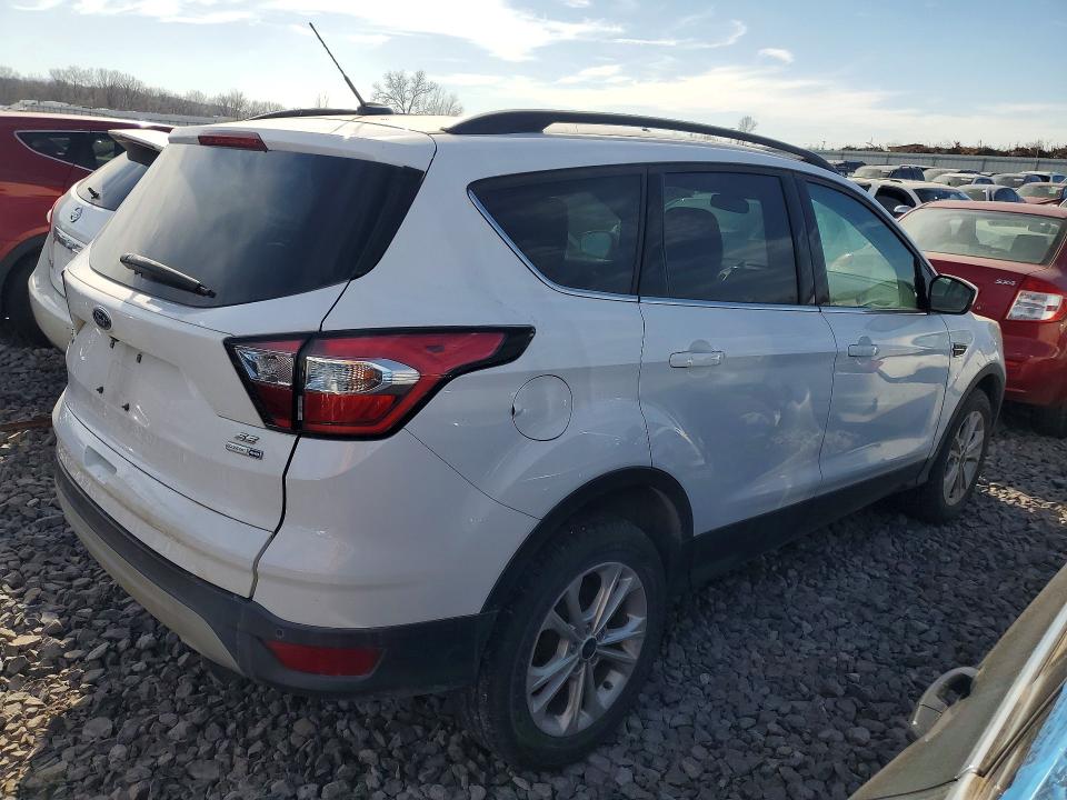 Photo 3 from auction – 2017 FORD ESCAPE SE with VIN 1FMCU9GD3HUE55715