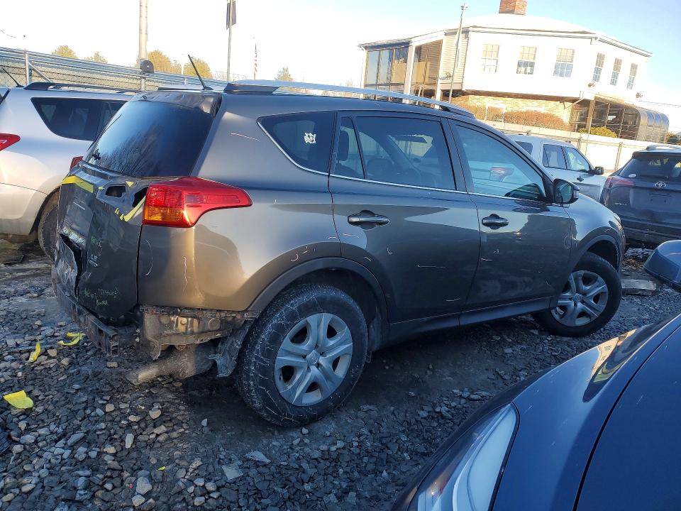 Foto 3 de la subasta – 2014 TOYOTA RAV4 LE con VIN 2T3BFREV3EW162952
