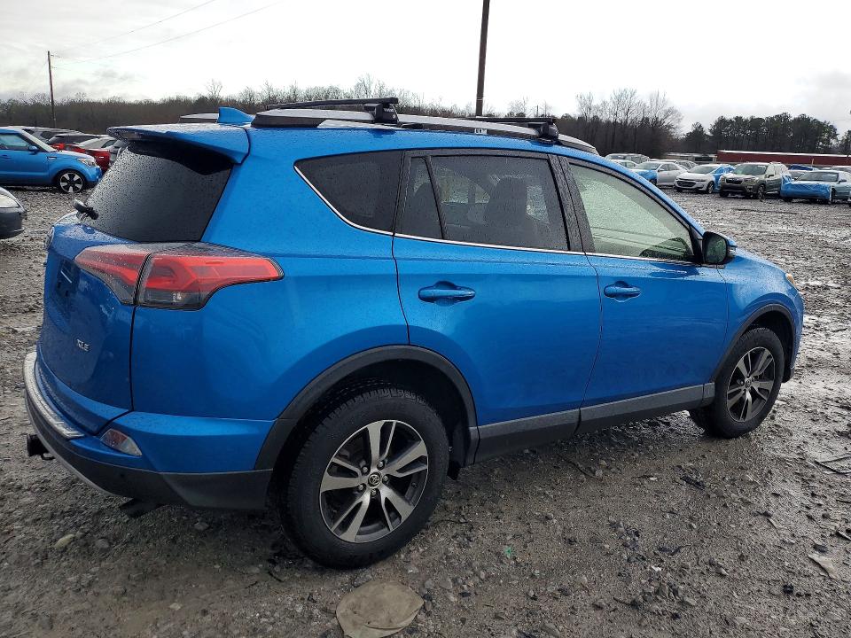 Photo 3 from auction – 2018 TOYOTA RAV4 with VIN JTMWFREV8JJ751733