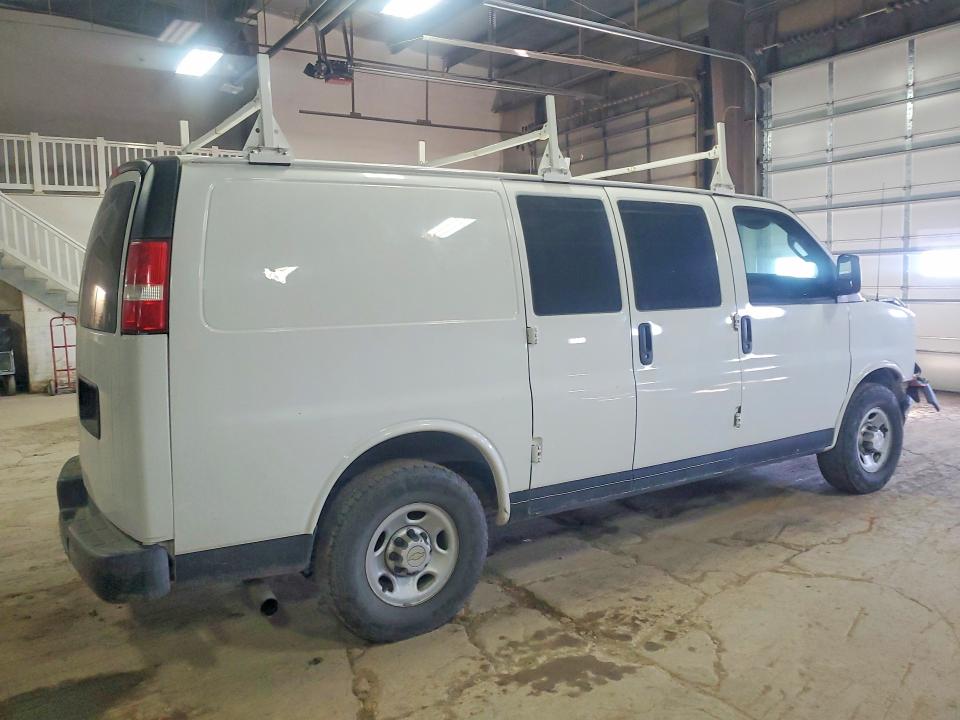 Photo 3 from auction – 2016 CHEVROLET EXPRESS G2500 with VIN 1GCWGAFF8G1250050