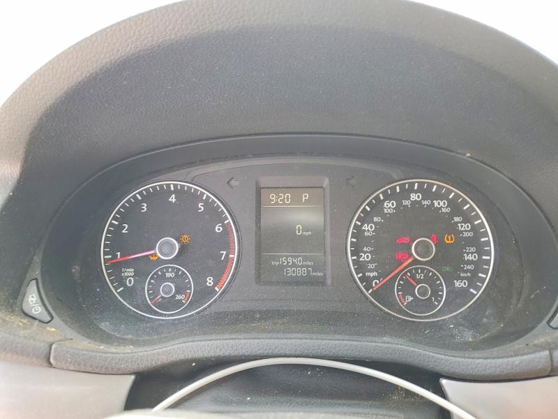 Photo 9 from auction – 2014 VOLKSWAGEN PASSAT with VIN 1VWAP7A3XEC003279