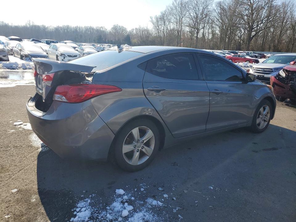 Photo 3 from auction – 2011 HYUNDAI ELANTRA GL with VIN 5NPDH4AE2BH060699