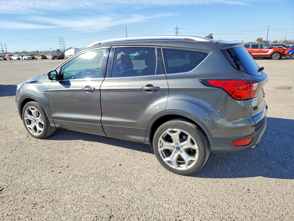 Photo 2 from auction – 2019 FORD ESCAPE with VIN 1FMCU9J93KUC29654