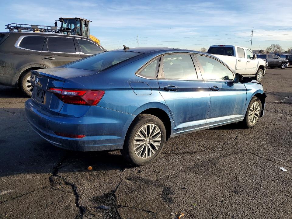 Photo 3 from auction – 2020 VOLKSWAGEN JETTA with VIN 3VWCB7BU7LM032684