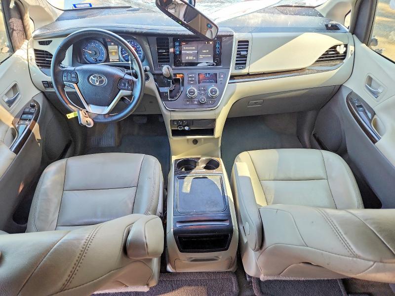 Photo 8 from auction – 2017 TOYOTA SIENNA with VIN 5TDYZ3DC2HS881128