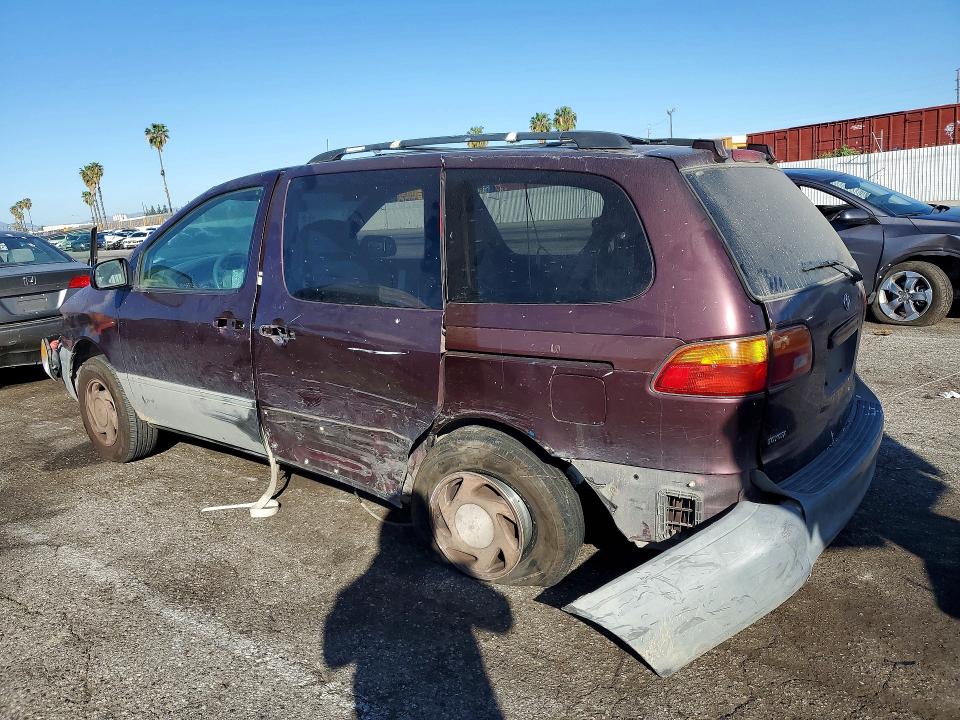 Photo 2 from auction – 1998 TOYOTA SIENNA with VIN 4T3ZF13CXWU077500