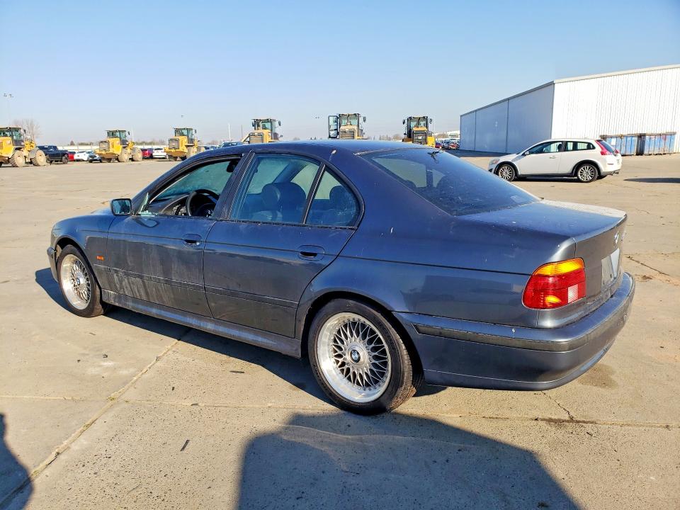Photo 2 from auction – 2000 BMW 528 I AUTO with VIN WBADM6342YGU29311