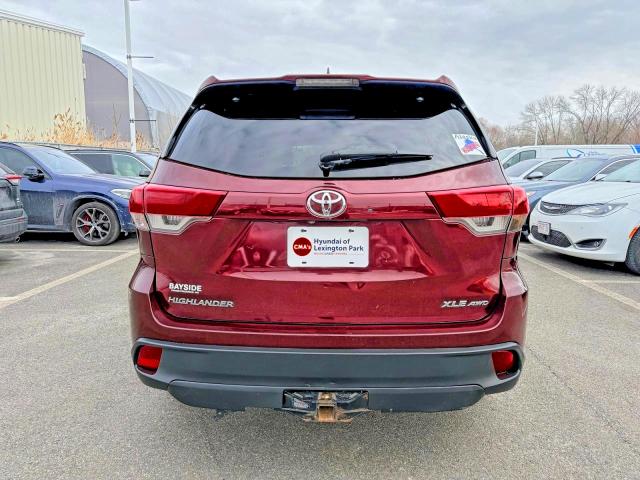 Foto 12 de la subasta – 2018 TOYOTA HIGHLANDER con VIN 5TDJZRFH8JS846063