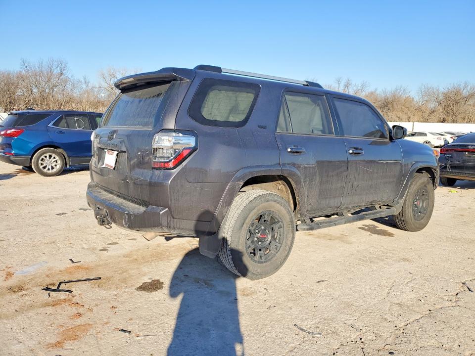 Photo 3 from auction – 2021 TOYOTA 4RUNNER with VIN JTEMU5JR8M5909401