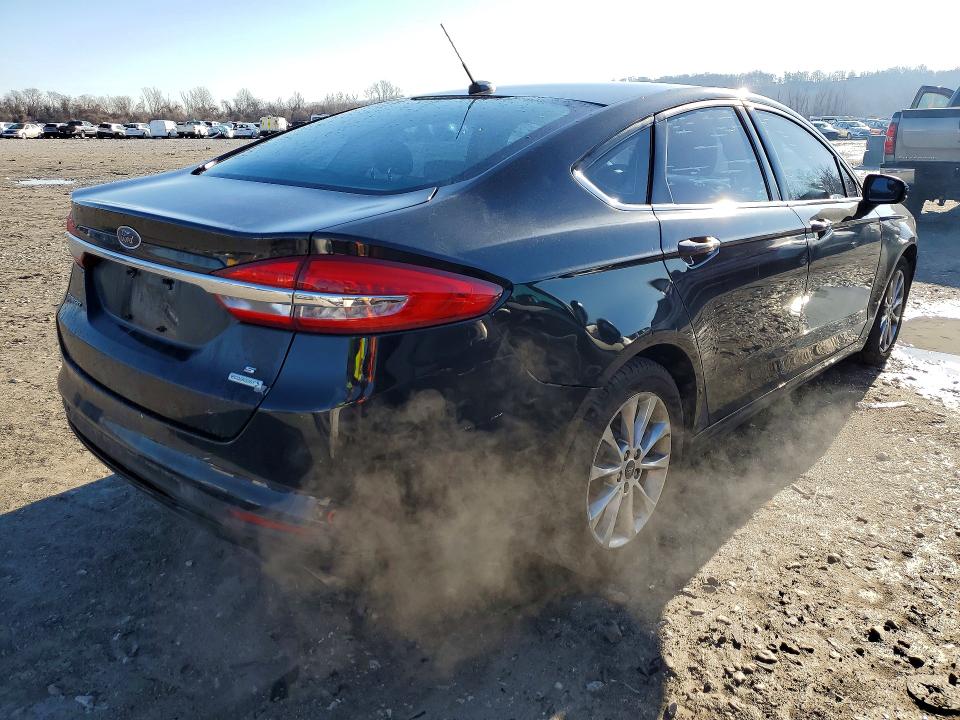 Photo 3 from auction – 2017 FORD FUSION with VIN 3FA6P0HD4HR129471