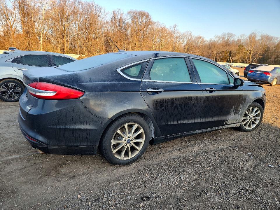 Photo 3 from auction – 2017 FORD FUSION with VIN 3FA6P0HD7HR212599