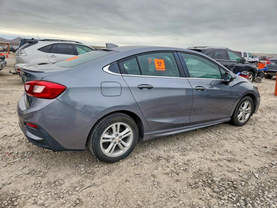 Photo 3 from auction – 2018 CHEVROLET CRUZE with VIN 1G1BE5SM3J7180180