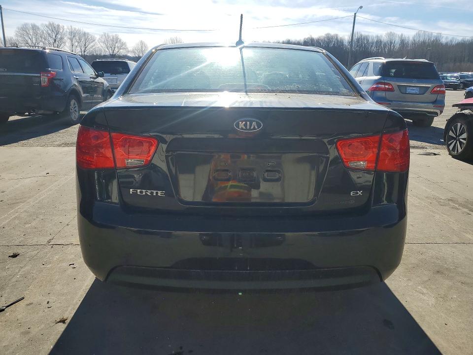Photo 6 from auction – 2010 KIA FORTE with VIN KNAFU4A28A5855181