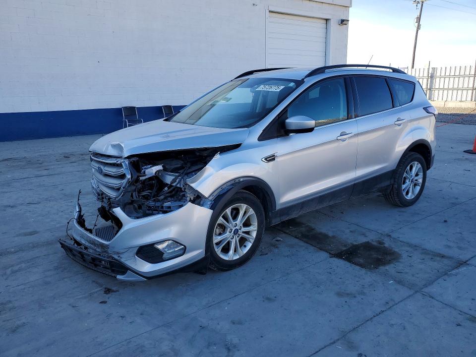 FORD ESCAPE 2017 with VIN 1FMCU9G9XHUC01608 - Photo from auction
