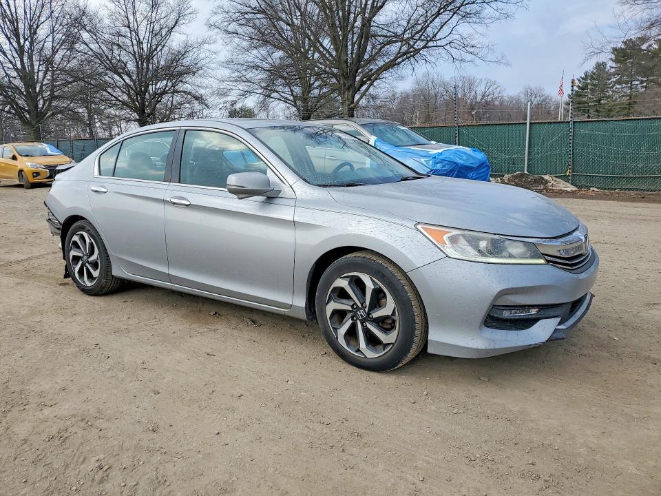 Photo 4 from auction – 2017 HONDA ACCORD with VIN 1HGCR2F04HA111230