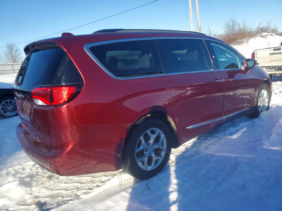 Photo 3 from auction – 2017 CHRYSLER PACIFICA T with VIN 2C4RC1BG0HR506590